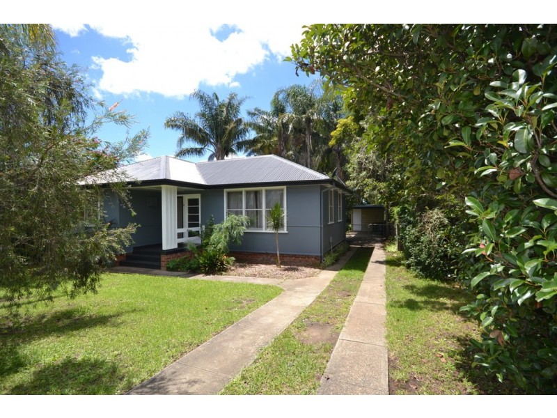 2 Young Avenue, Nowra NSW 2541