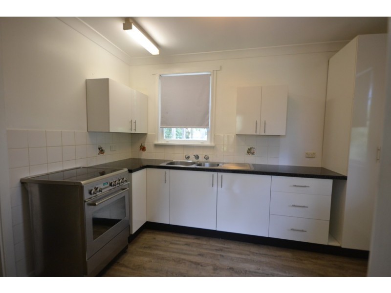 2 Young Avenue, Nowra NSW 2541