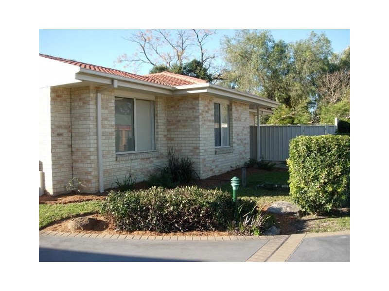 10/22 MATTES WAY, Bomaderry NSW 2541