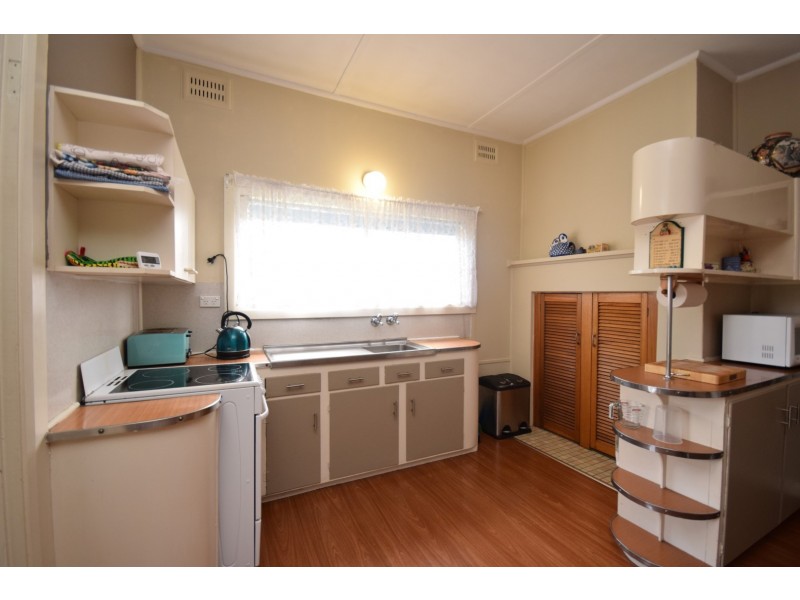 435 Princes Highway, Bomaderry NSW 2541