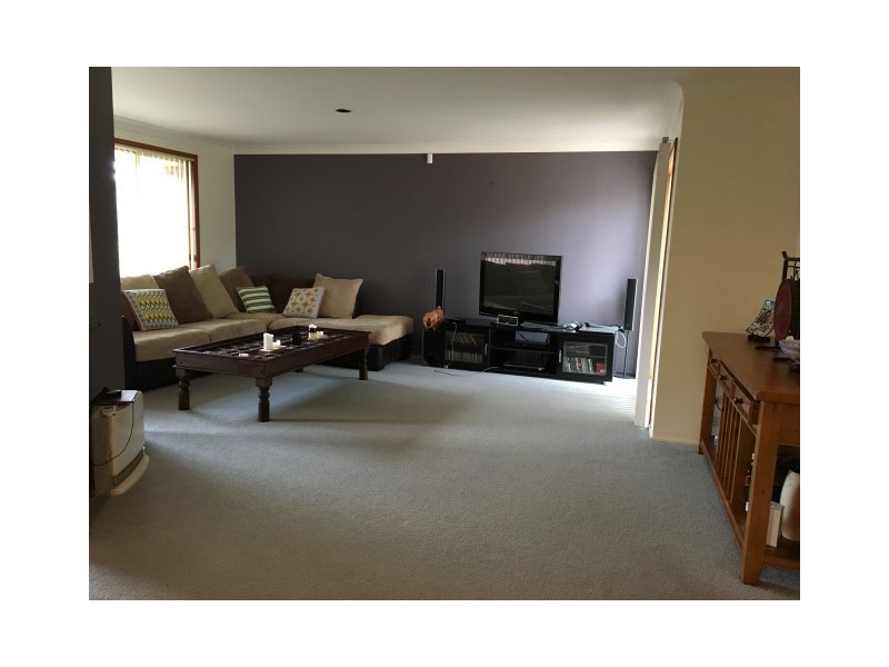 13 Regent Place, Bomaderry NSW 2541