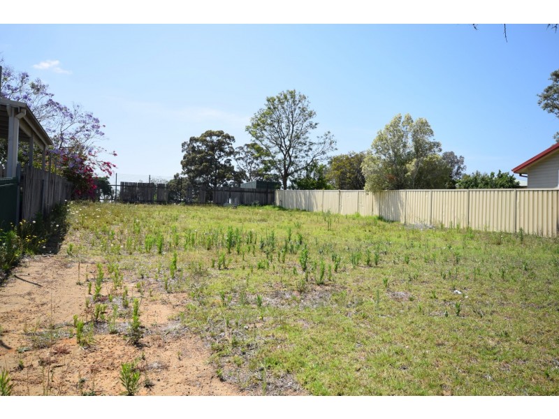 24 Sampson Crescent, Bomaderry NSW 2541