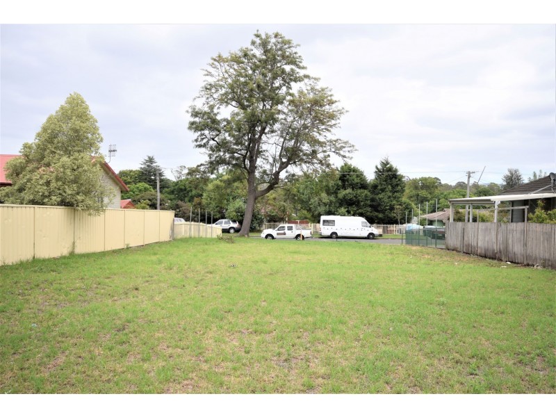 24 Sampson Crescent, Bomaderry NSW 2541