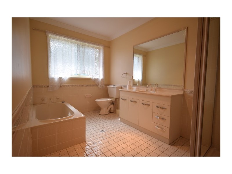 236 Yurunga Drive, North Nowra NSW 2541