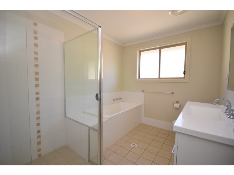 3 Candlebark Close, West Nowra NSW 2541