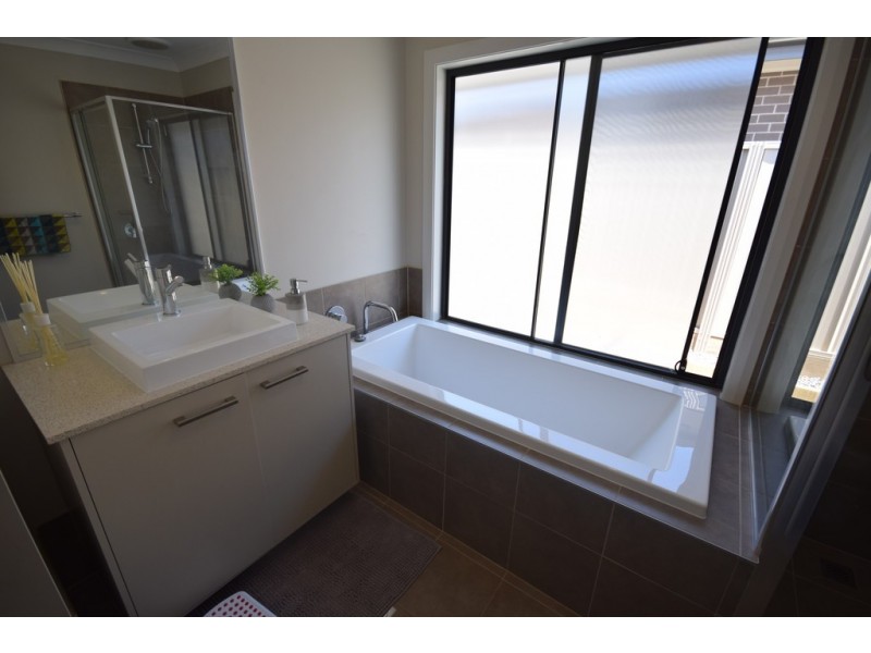 58 Jindalee Crescent, Nowra NSW 2541