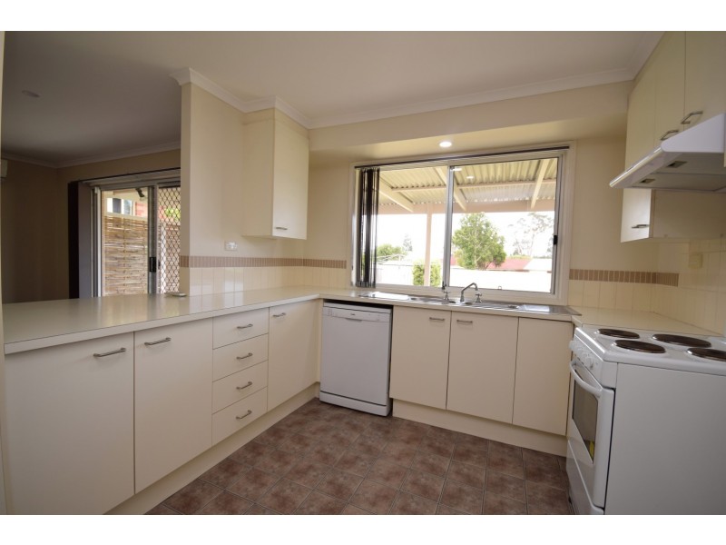 8 Elderberry Avenue, Worrigee NSW 2540