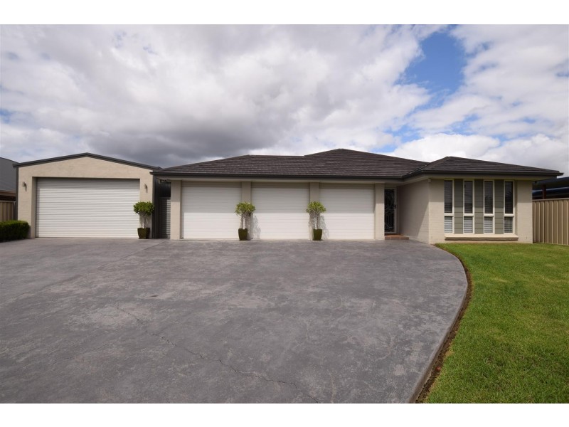 46 Blue Bell Way, Worrigee NSW 2540