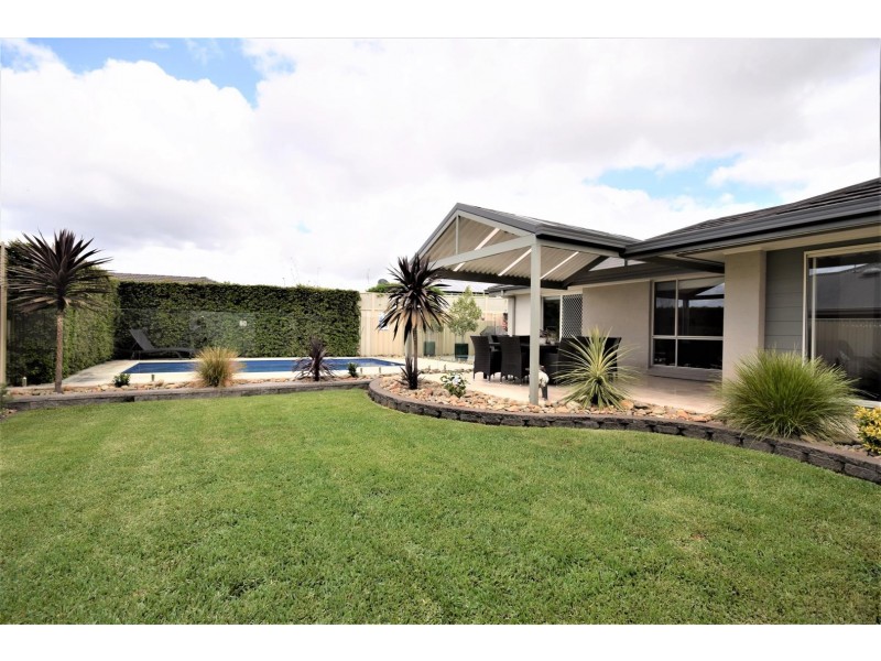 46 Blue Bell Way, Worrigee NSW 2540