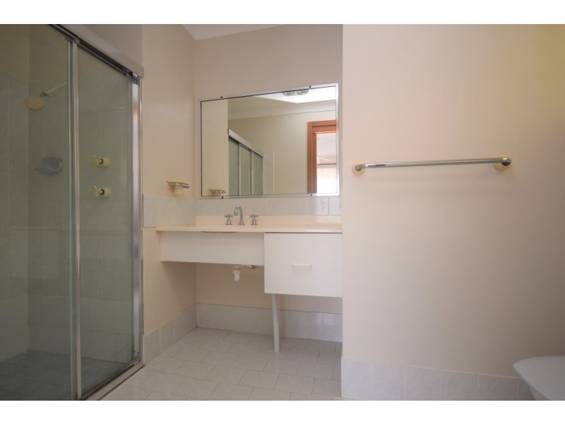 18 McKenzie Street, Nowra NSW 2541