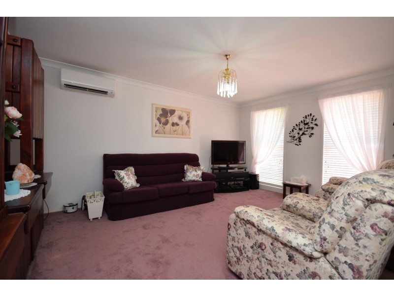 15 Emerald Drive, Bomaderry NSW 2541