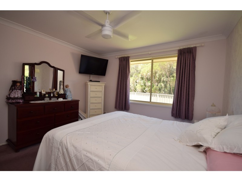 15 Emerald Drive, Bomaderry NSW 2541
