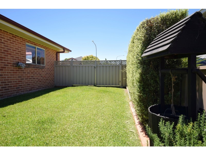 15 Emerald Drive, Bomaderry NSW 2541