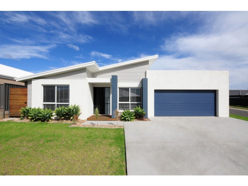 24 Wattlebird Road, South Nowra NSW 2541