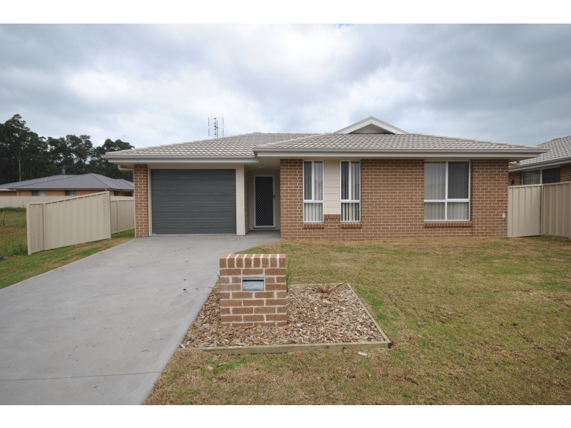 14 Candlebark Close, West Nowra NSW 2541