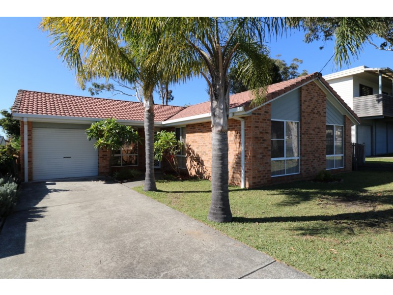 24 Truscott Avenue, Sanctuary Point NSW 2540