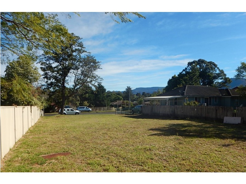24 Sampson Crescent, Bomaderry NSW 2541