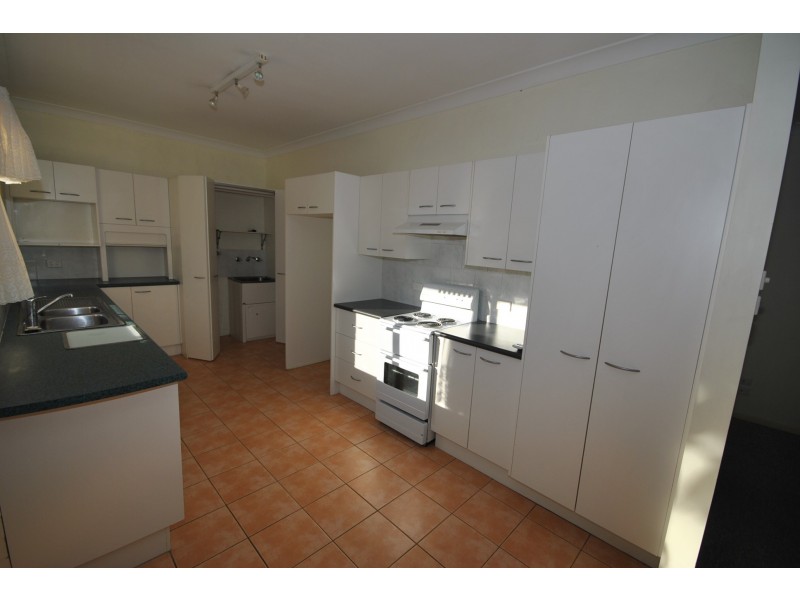 1/8 Flanagan Court, Worrigee NSW 2540