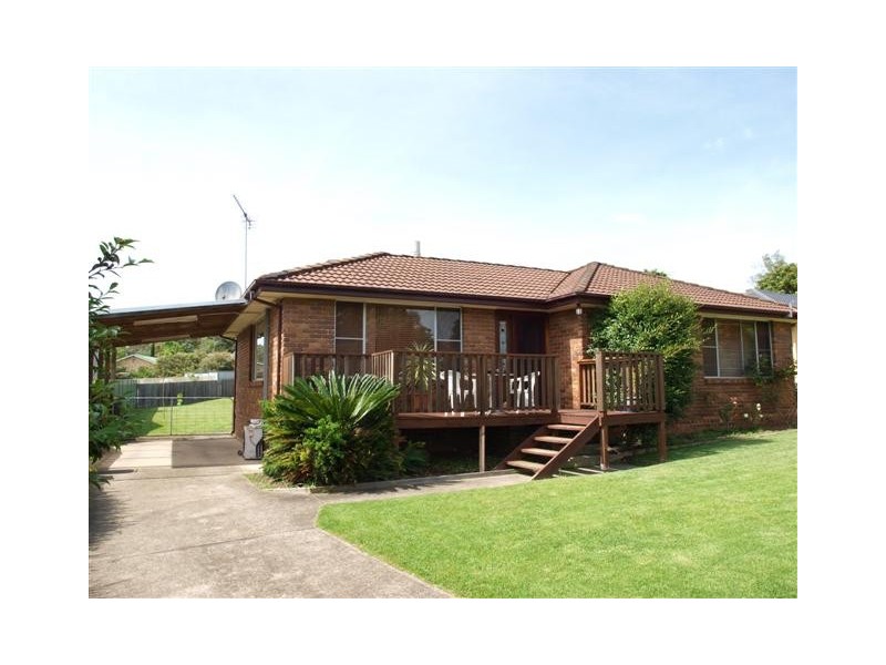 9 PEAK AVENUE, North Nowra NSW 2541