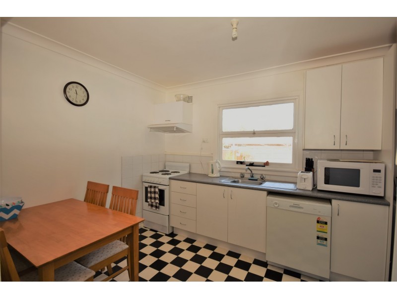 142 Plunkett Street, Nowra NSW 2541