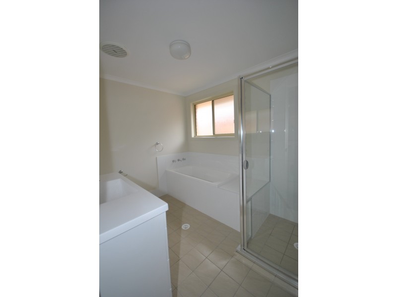 41 Candlebark Close, West Nowra NSW 2541