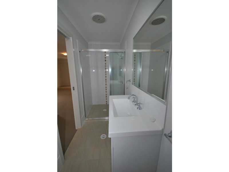 33A Candlebark Close, West Nowra NSW 2541