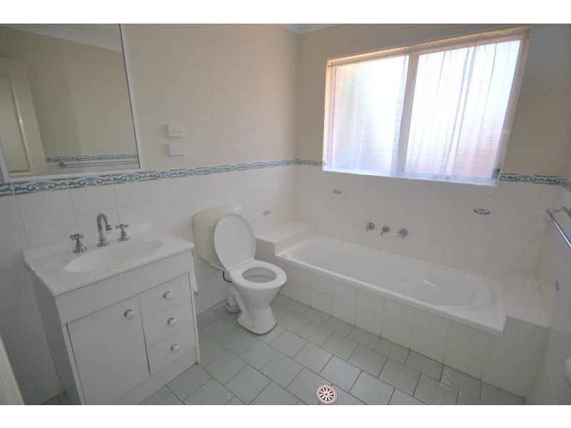 2/8 Flanagan Court, Worrigee NSW 2540