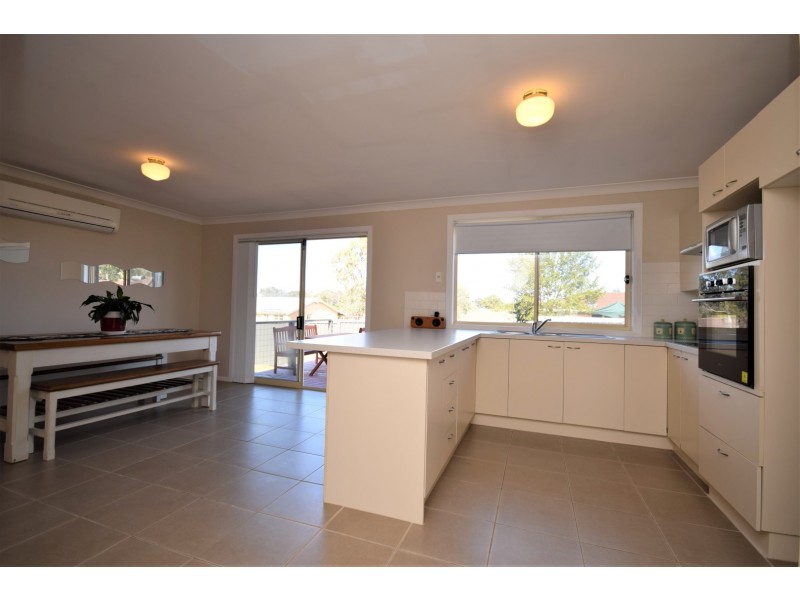 4 Plato Crescent, Worrigee NSW 2540