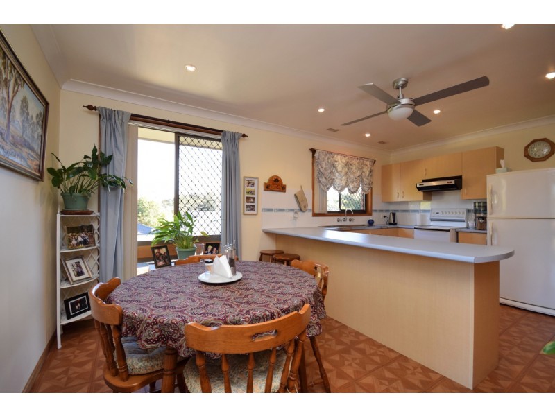 25 Tarawal Street, Bomaderry NSW 2541