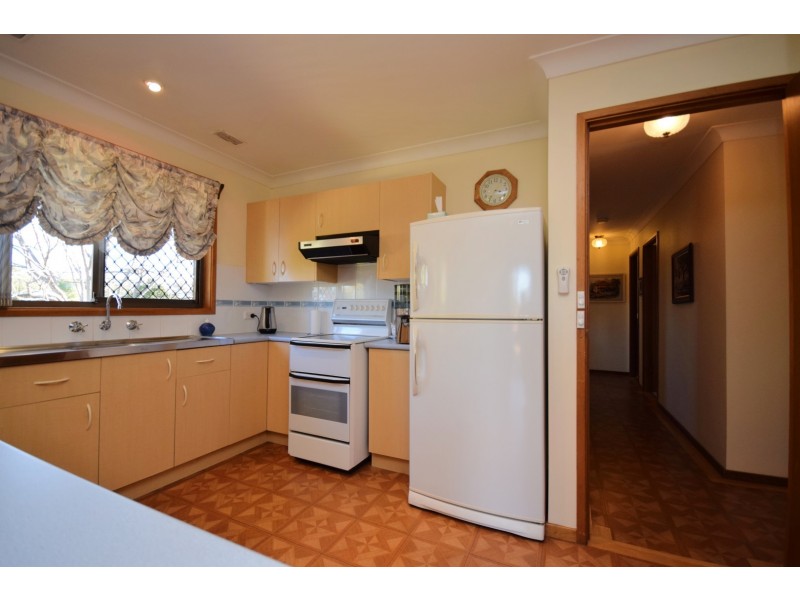 25 Tarawal Street, Bomaderry NSW 2541