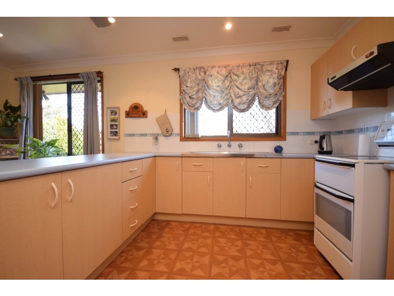 25 Tarawal Street, Bomaderry NSW 2541