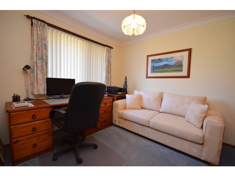 25 Tarawal Street, Bomaderry NSW 2541