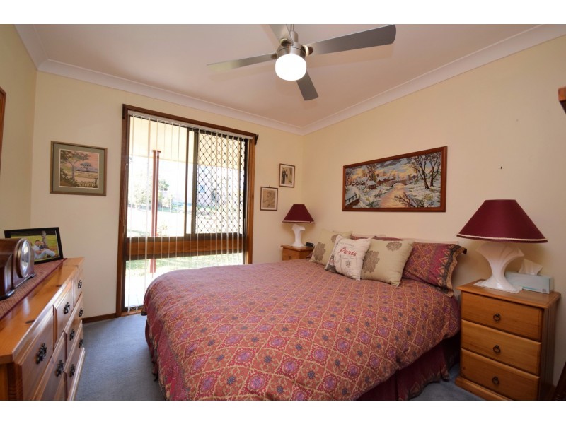 25 Tarawal Street, Bomaderry NSW 2541