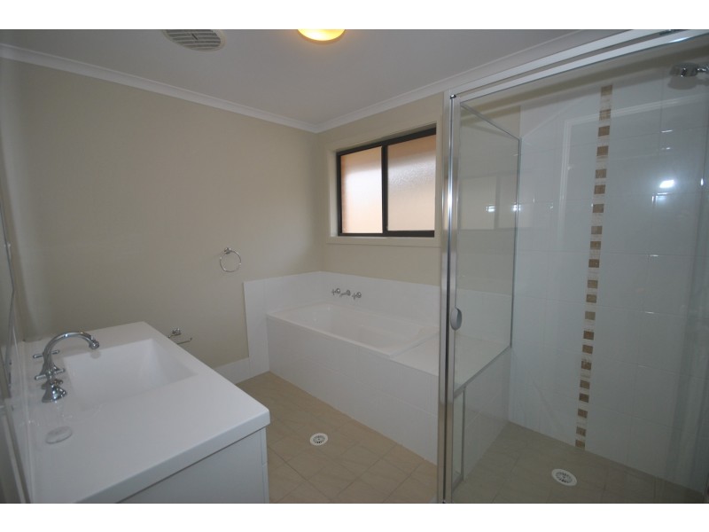 19 Candlebark Close, West Nowra NSW 2541