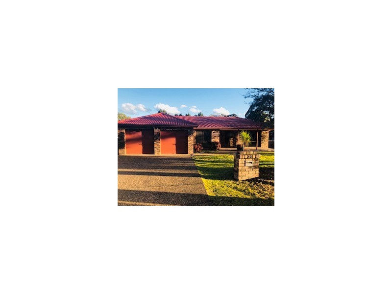 33 Ferntree Drive, Bomaderry NSW 2541