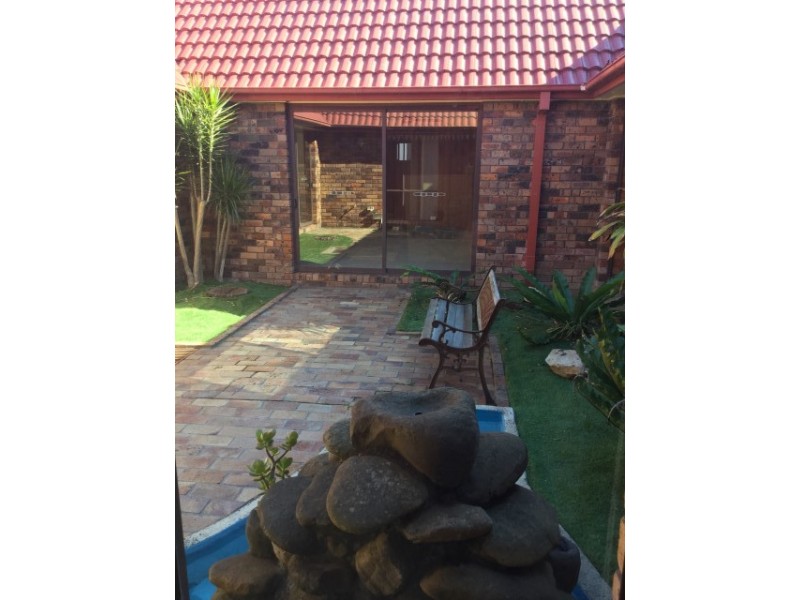 33 Ferntree Drive, Bomaderry NSW 2541