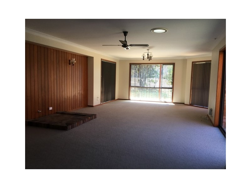 33 Ferntree Drive, Bomaderry NSW 2541