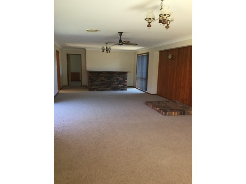 33 Ferntree Drive, Bomaderry NSW 2541