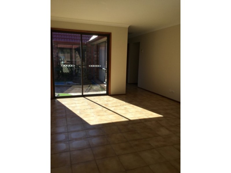 33 Ferntree Drive, Bomaderry NSW 2541