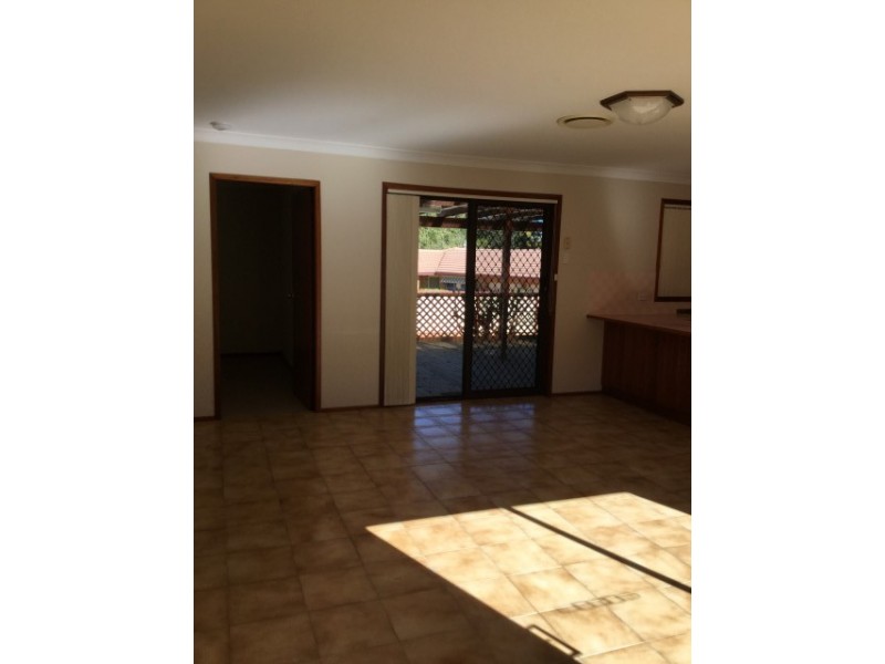 33 Ferntree Drive, Bomaderry NSW 2541