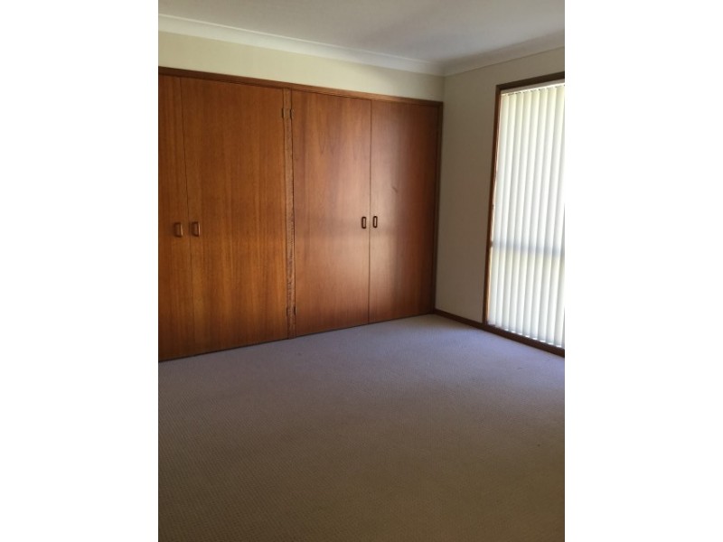 33 Ferntree Drive, Bomaderry NSW 2541