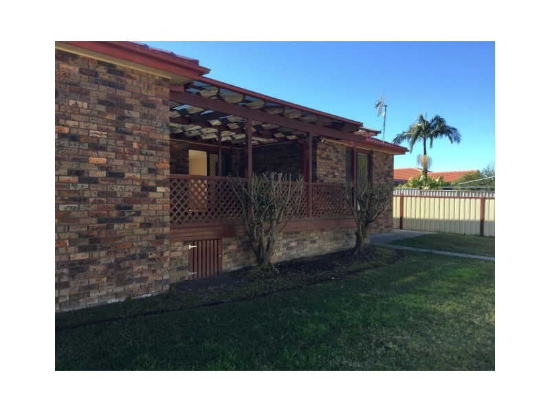33 Ferntree Drive, Bomaderry NSW 2541