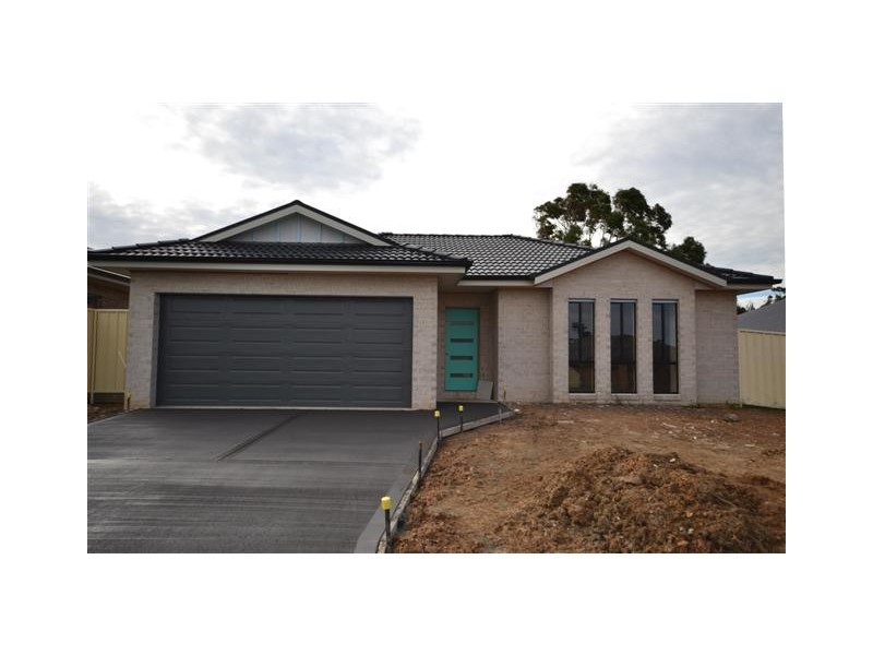 4 ZIERIA AVENUE, North Nowra NSW 2541