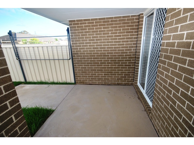 2/69 Sophia Road, Worrigee NSW 2540