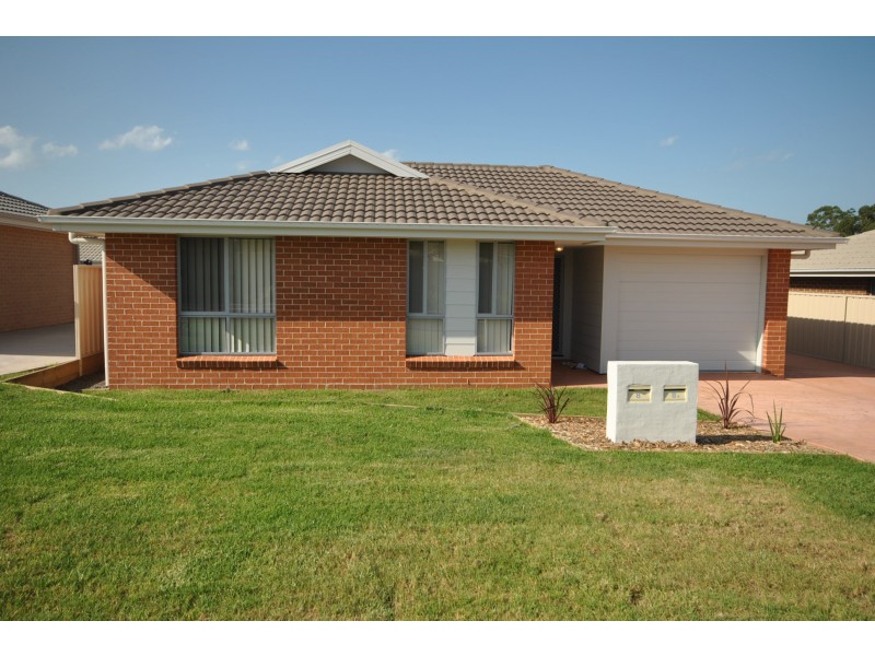 8 Alpina Place, South Nowra NSW 2541