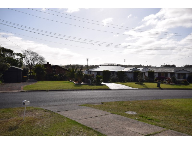 4 Tarraba Crescent, Nowra NSW 2541