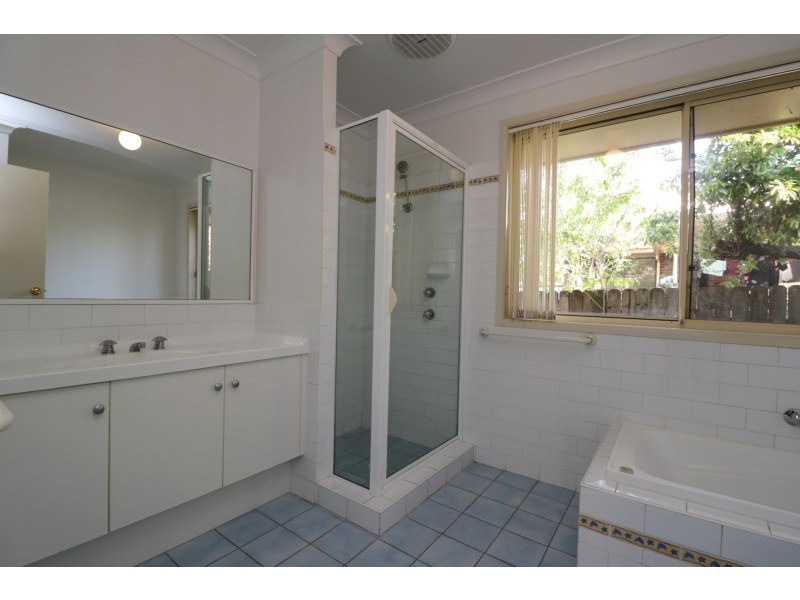 8 Gleneagle Parade, North Nowra NSW 2541