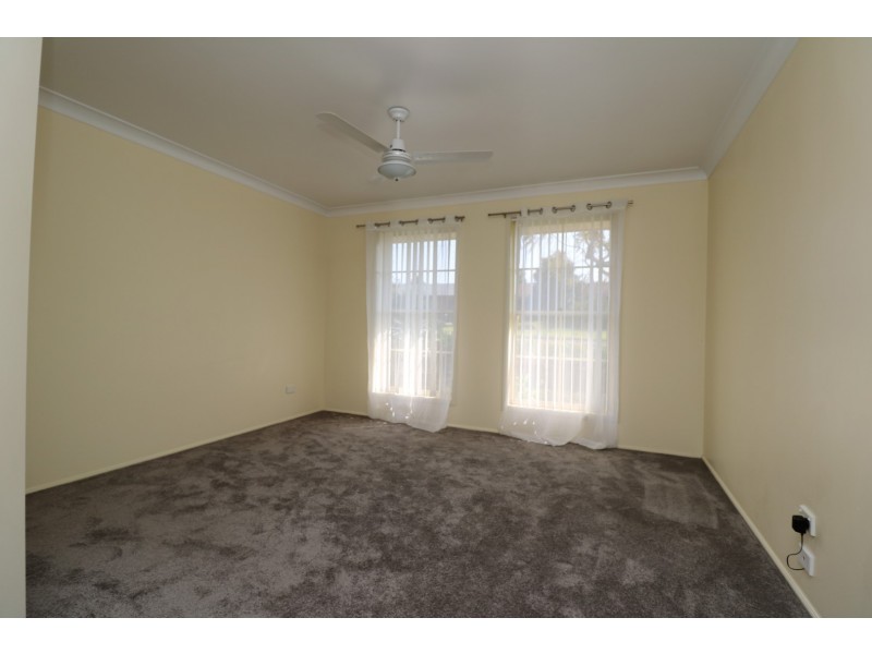 8 Gleneagle Parade, North Nowra NSW 2541