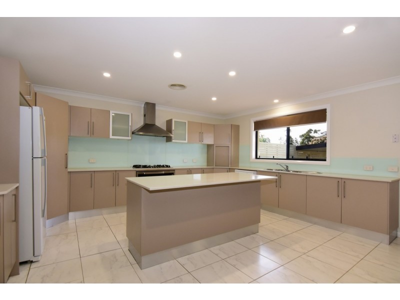 18 Royal Street, Worrigee NSW 2540