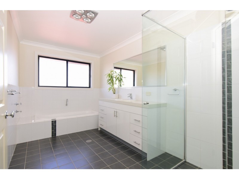 18 Royal Street, Worrigee NSW 2540